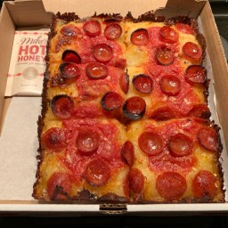 Apartment 3 Pizza: Pies for Good